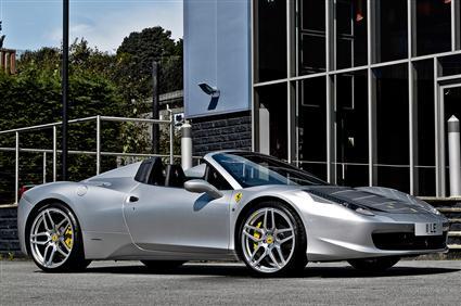 Kahn يضيف لمساته الأنيقة على فيراري 458 Spyder